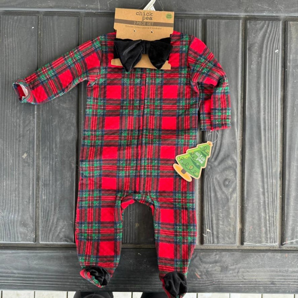 Chick Pea  Christmas 2 Piece outfit size 3/6